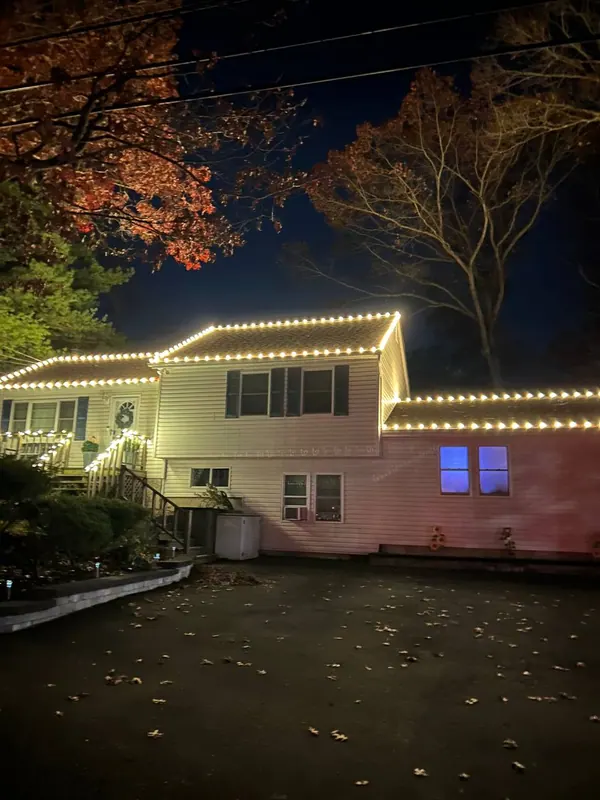 Split level, wrap-around roofline